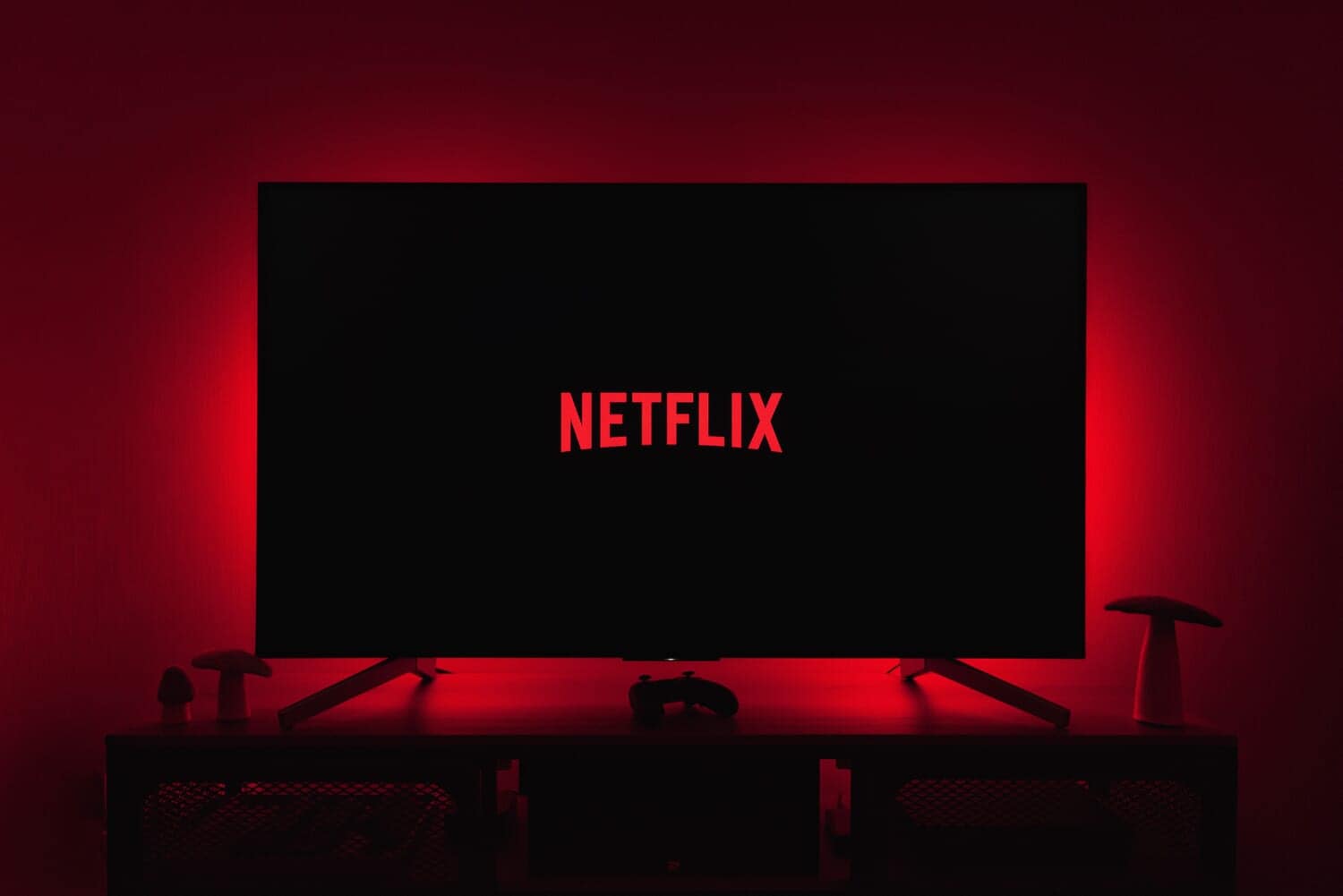 Netflixが2023年初頭からアカウントを使い回しているユーザーから料金を徴収する事を発表