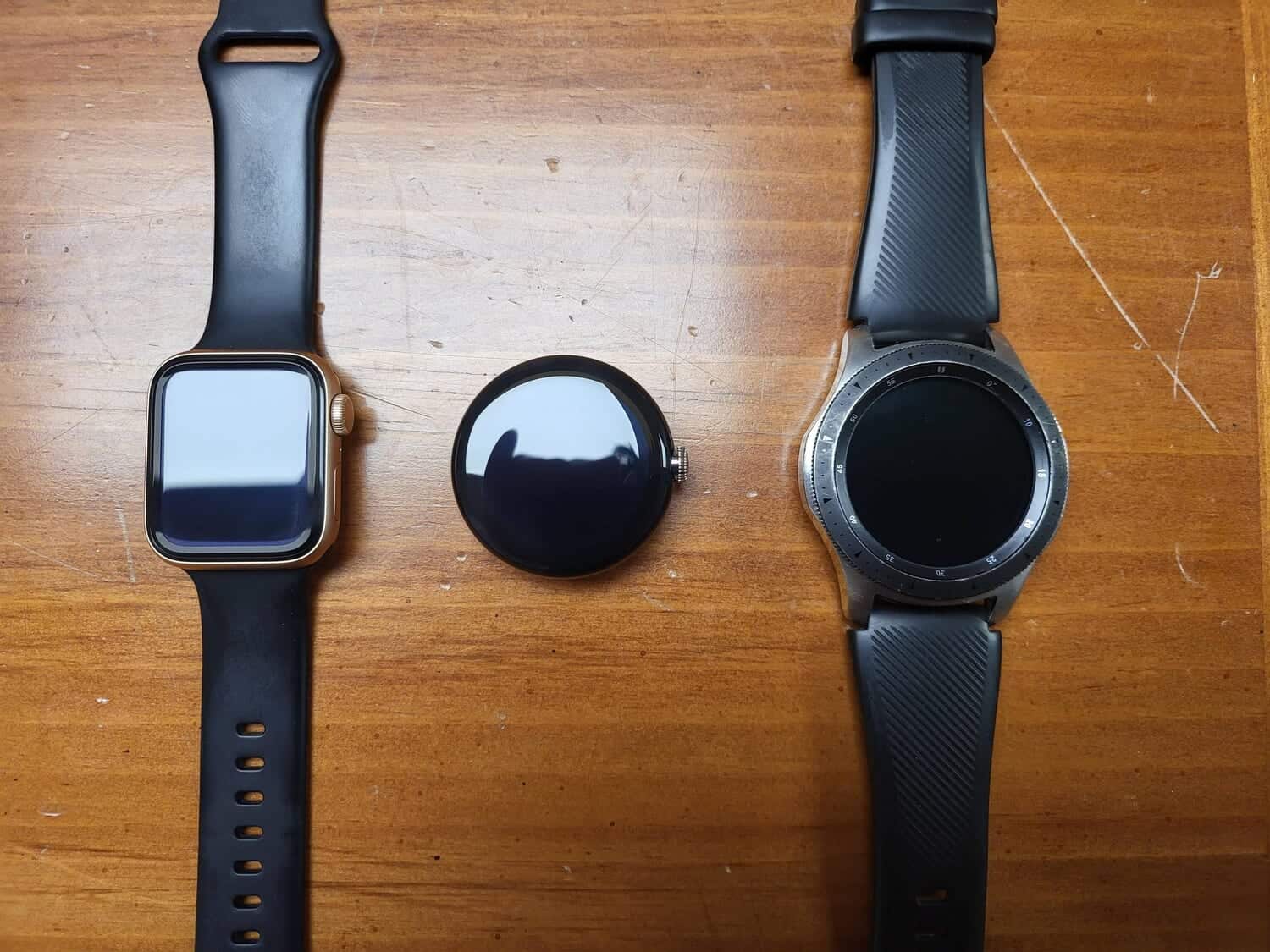 Google Pixel Watch（仮称）のサイズ感はこんな感じ？ – リークした実機とApple Watchとの比較写真が公開