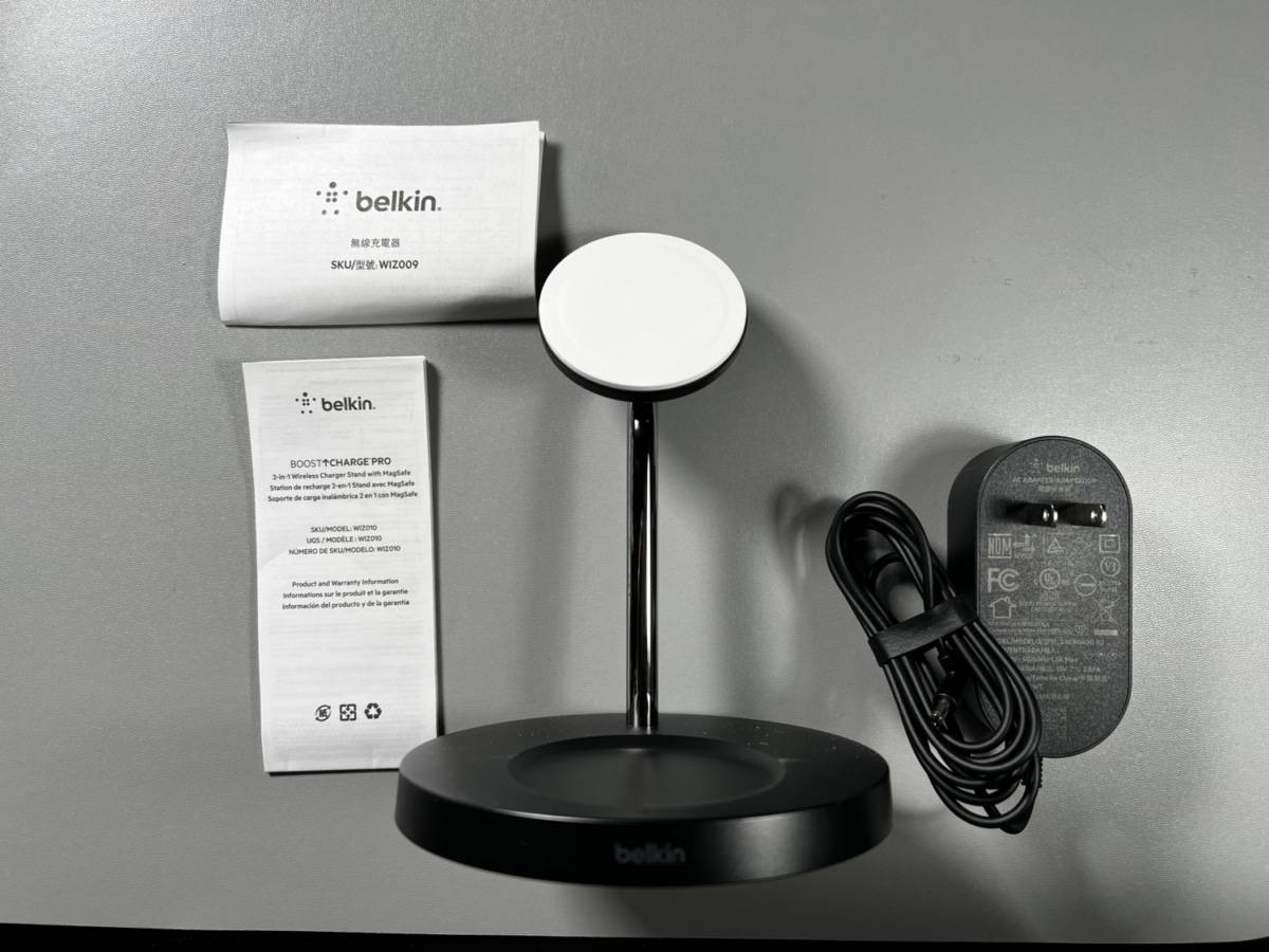 Belkin WIZ010の同梱品は説明書と電源アダプタだ。