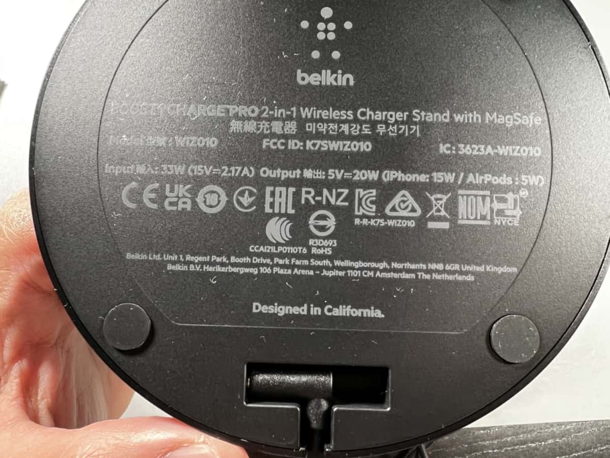 Belkin WIZ010の底面。認証マークが列挙されている。