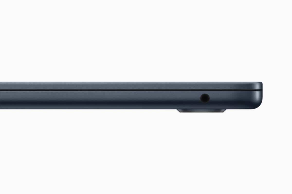 Apple WWDC22 MacBook Air headphone jack 220606