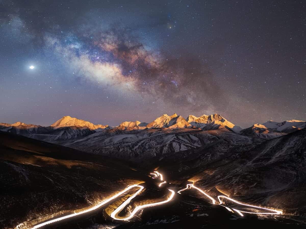 The starry sky over the worlds highest national highway by Yang Sutie Astronomy Photographer of the Year 2022 People Space