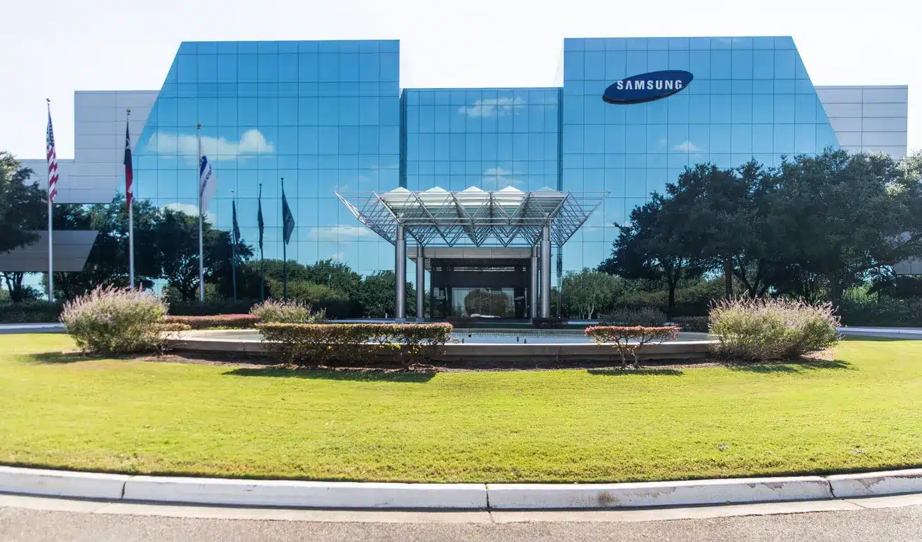 Samsung、世界半導体市場で首位から陥落
