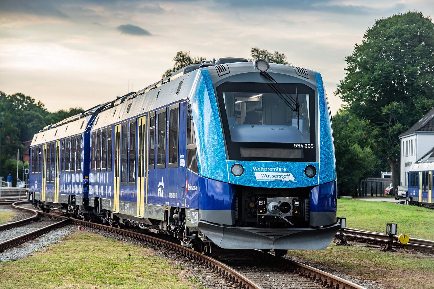 世界初の水素機関車「Coradia iLint」が旅客サービスを開始