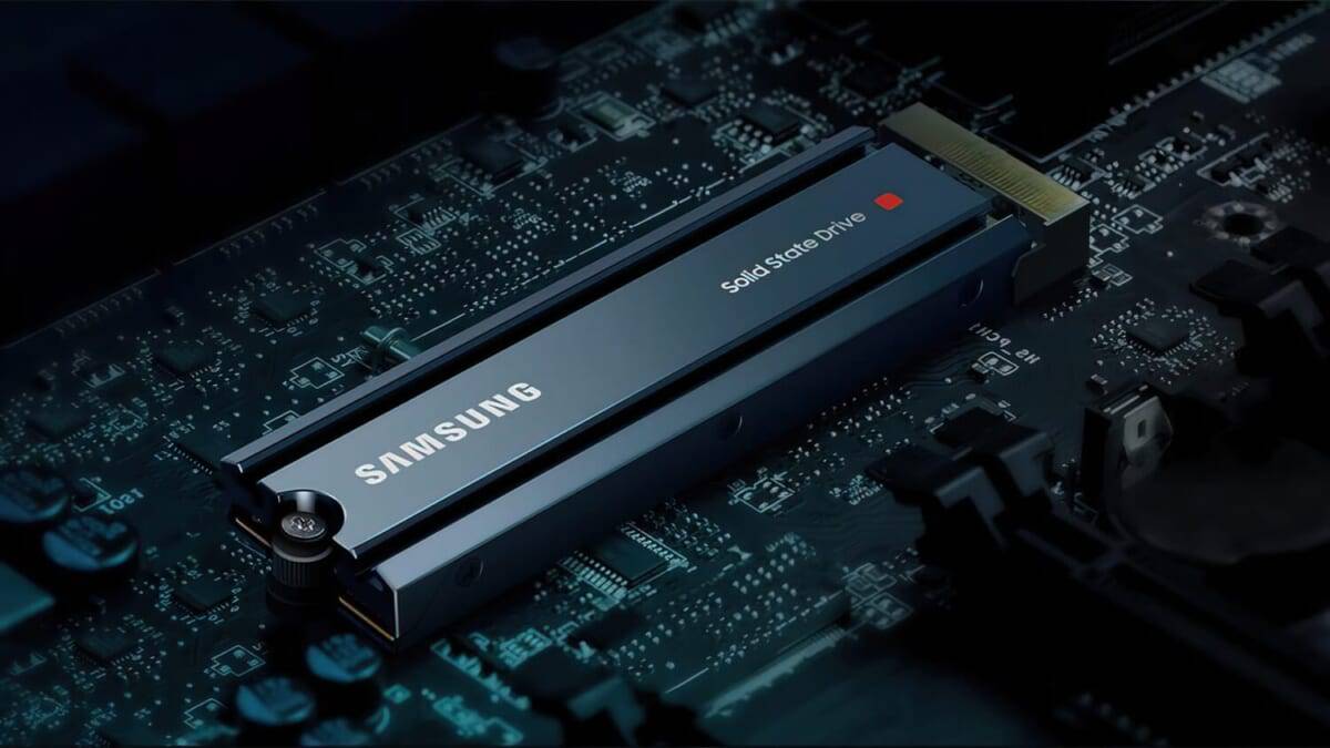 Samsung 990 Pro PCIe Gen 5 SSD 2 low res scale 4 00x scaled 1
