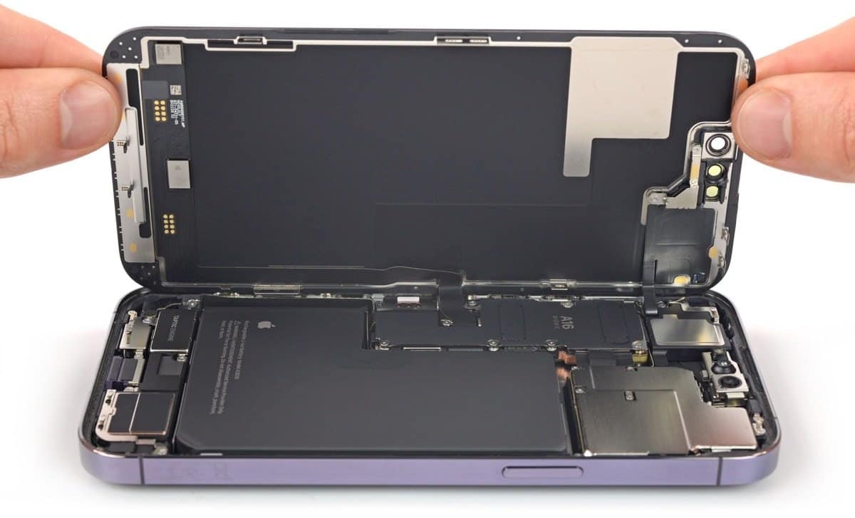 標準モデルの改善と比較して、iPhone 14 Proの修理は難しいままな模様