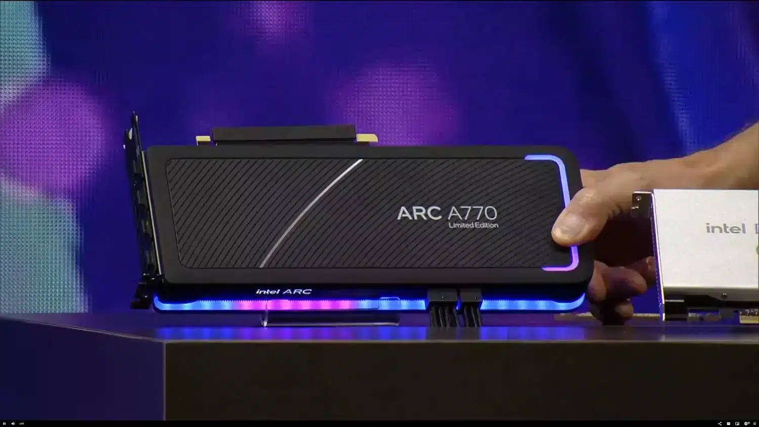 Intel、GPU「Arc A770」を発表、329ドルで10月12日発売