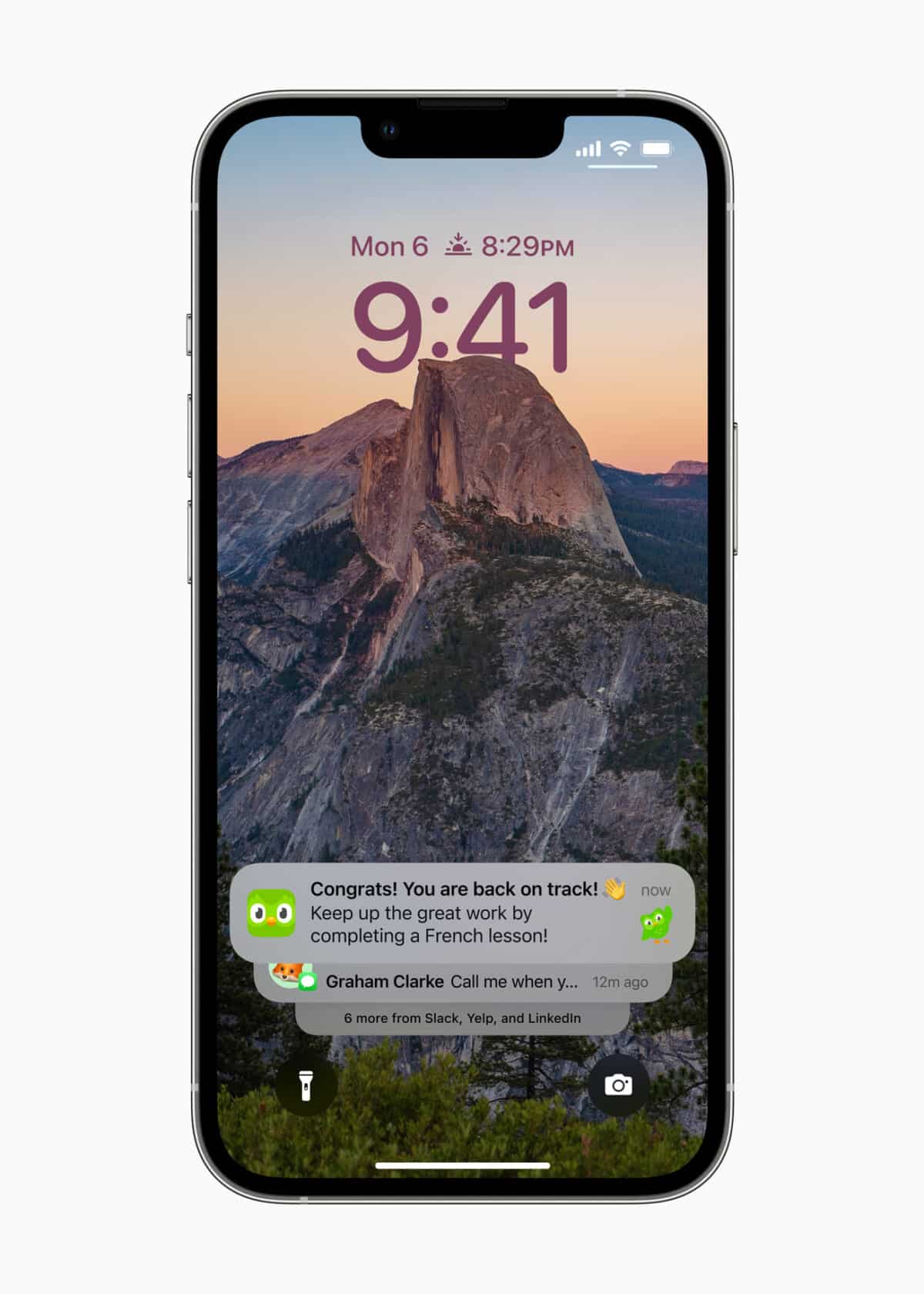 Apple WWDC22 iOS16 Lockscreen Notifications 220606 inline.large 2x