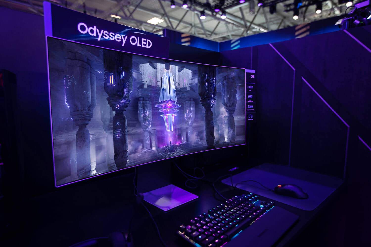 サムスン、同社初の有機ELゲーミングモニター「Odyssey OLED G8」を発表