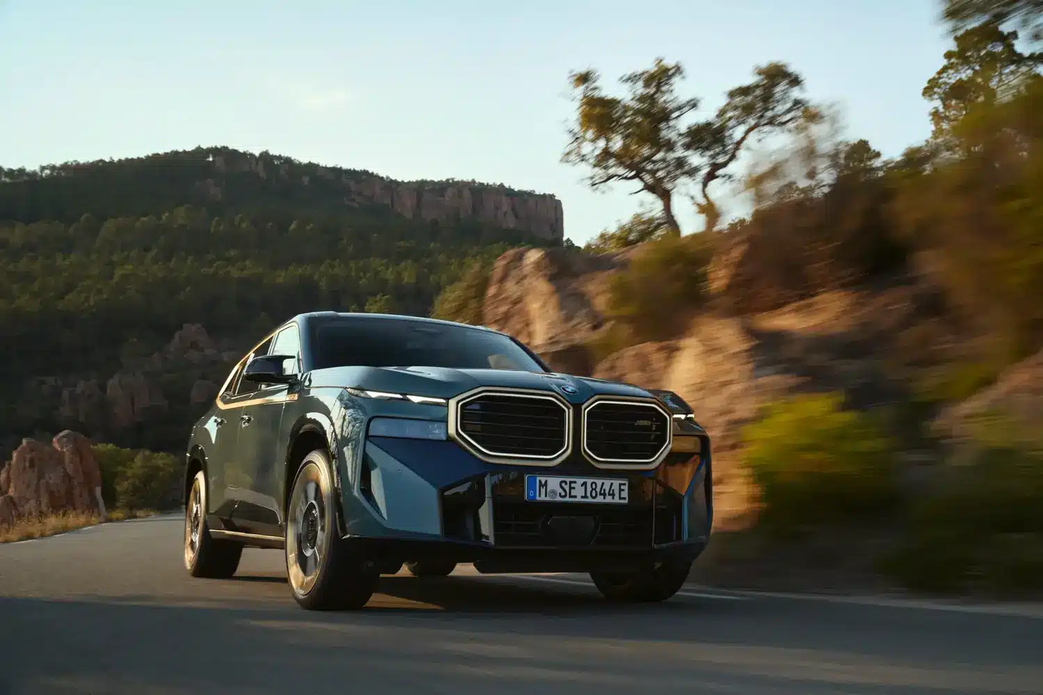 BMWがハイパフォーマンスプラグインハイブリッドカー「BMW XM」を発表