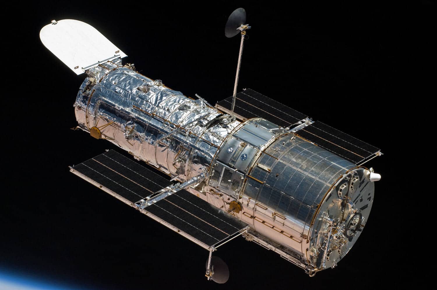 NASAとSpaceXは、ハッブルの延命のため宇宙船ドラゴンを使用する可能性について共同で検討する