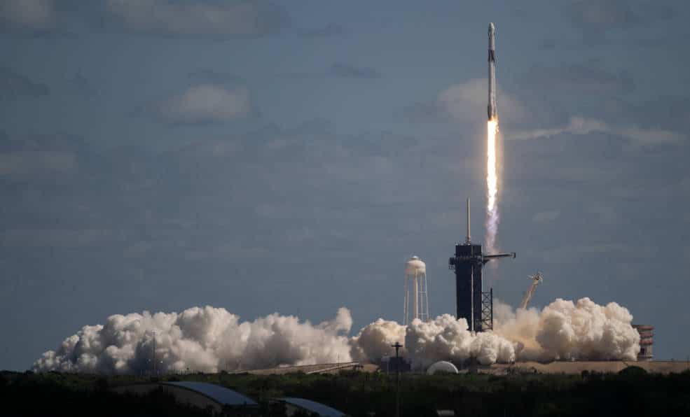 スペースXのクルー5が国際宇宙ステーションに向けて飛び立つ