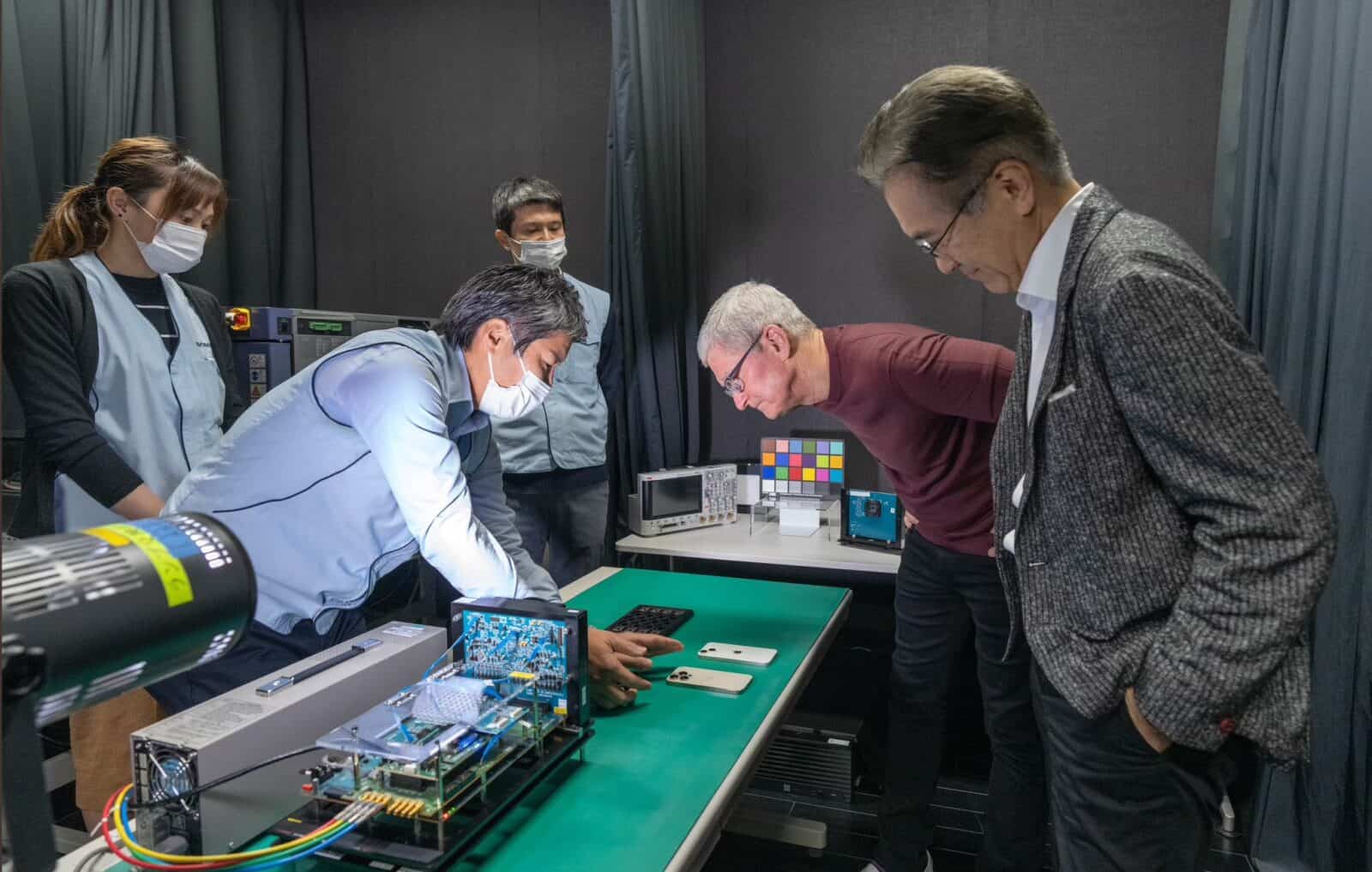 Apple CEOがSonyのカメライメージセンサー施設を訪問