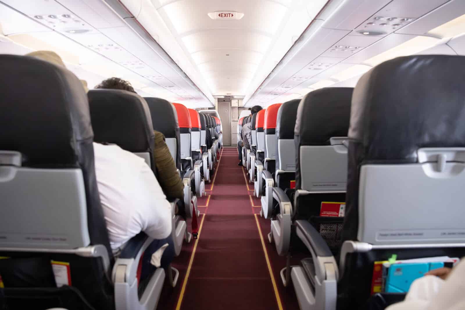 緊急時に最も安全な飛行機の座席はどこか？専門家が答える