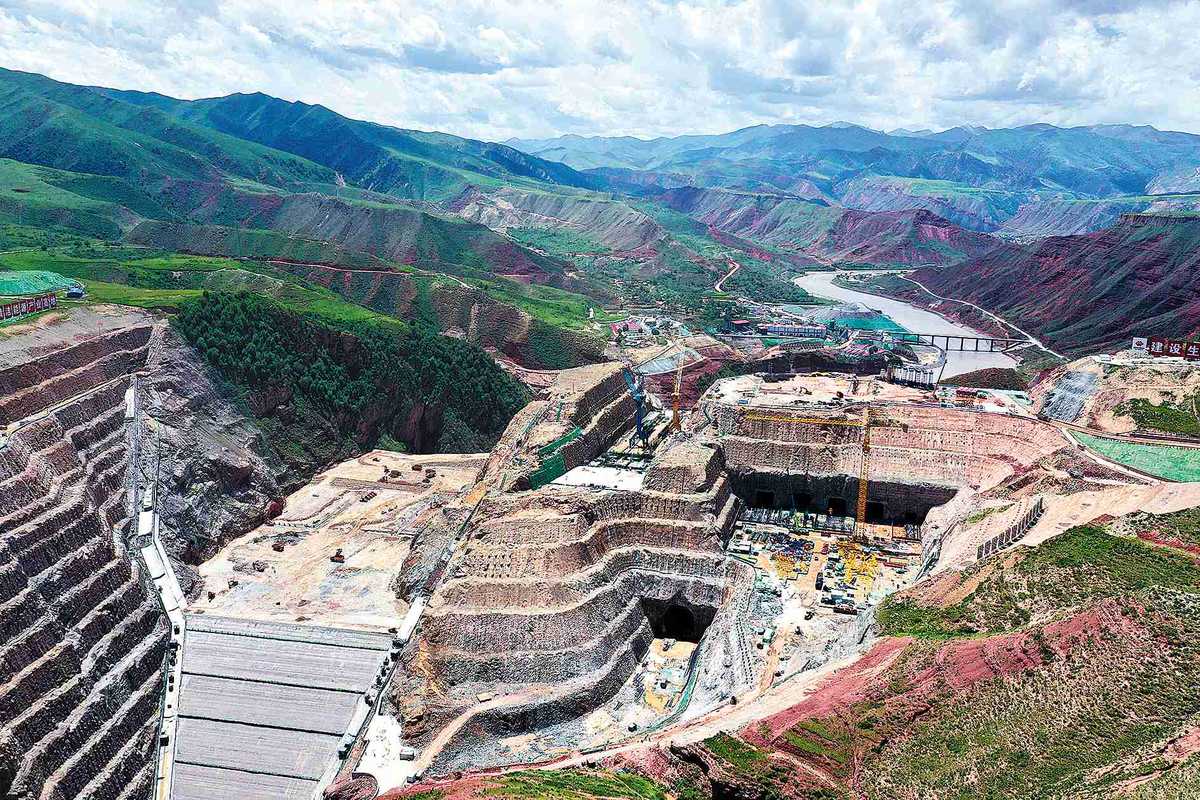 中国で標高5,000mに建設中の水力発電所が完成に近付く