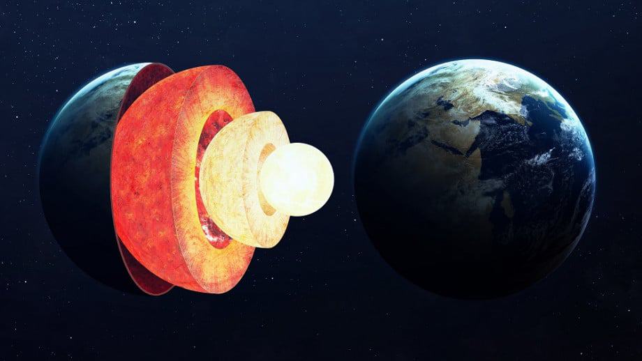 新たな研究が、地球のコアの最深部に硬い金属球が存在する可能性を示唆する