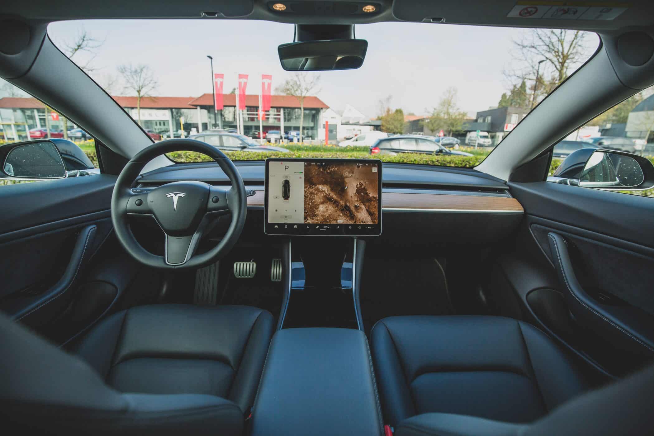 Teslaの従業員が顧客の車載カメラ録画を社内で共有し、楽しんでいた事が報じられる