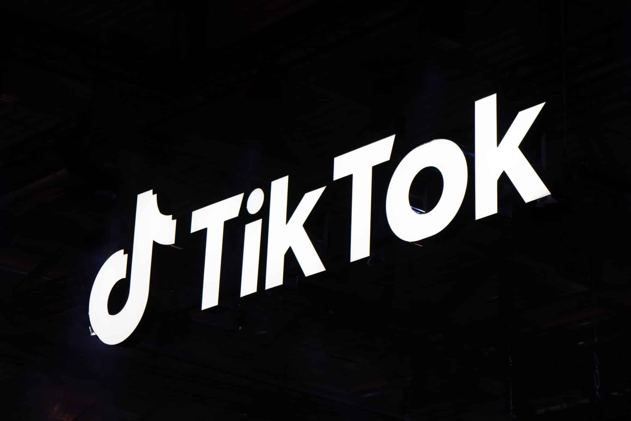 TikTok運営会社、違法行為を指摘した従業員を不法に解雇したとして訴えられる