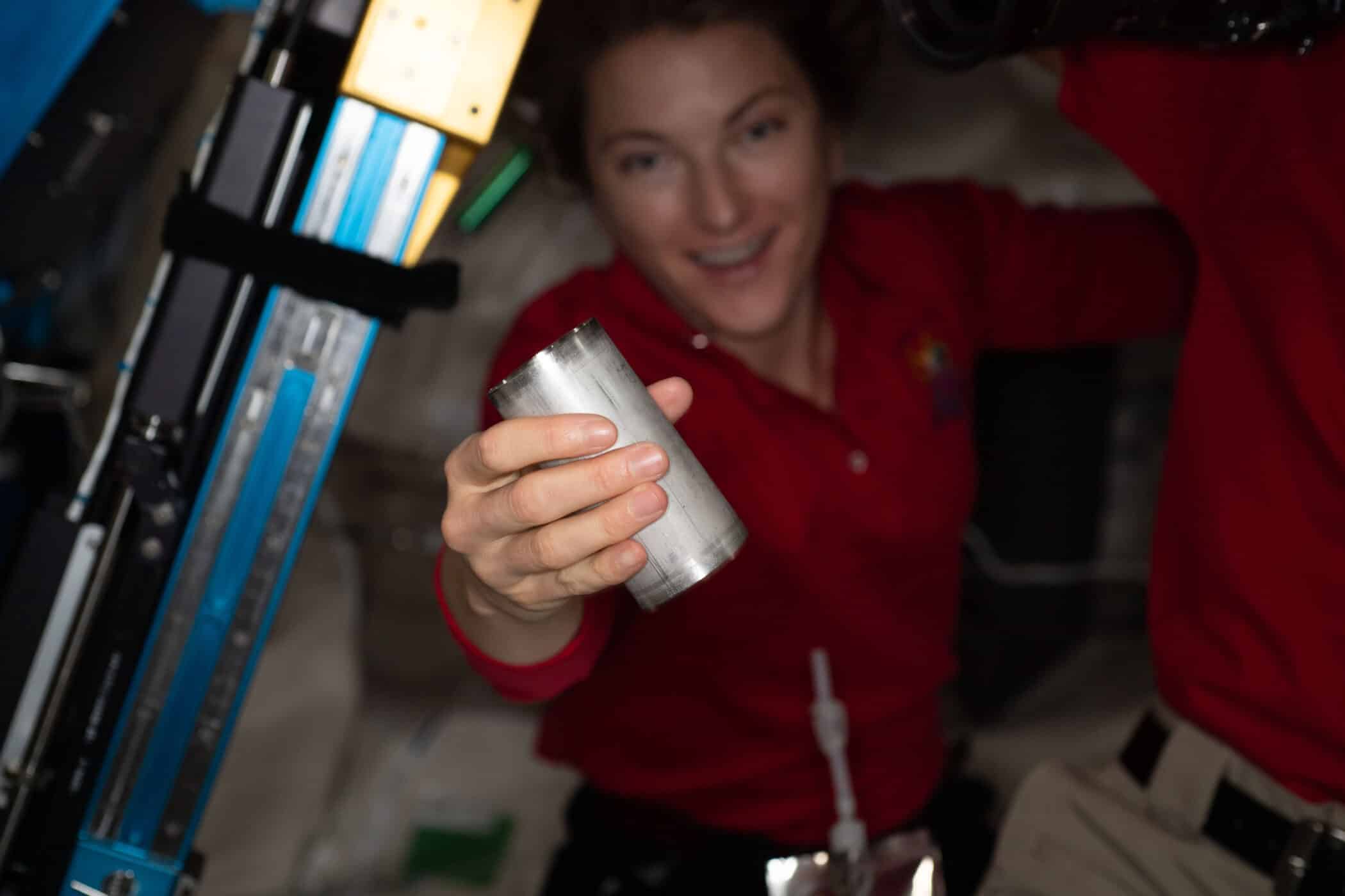 NASA、ISSで宇宙飛行士の尿と汗の98％をリサイクルして飲用水にする事に成功