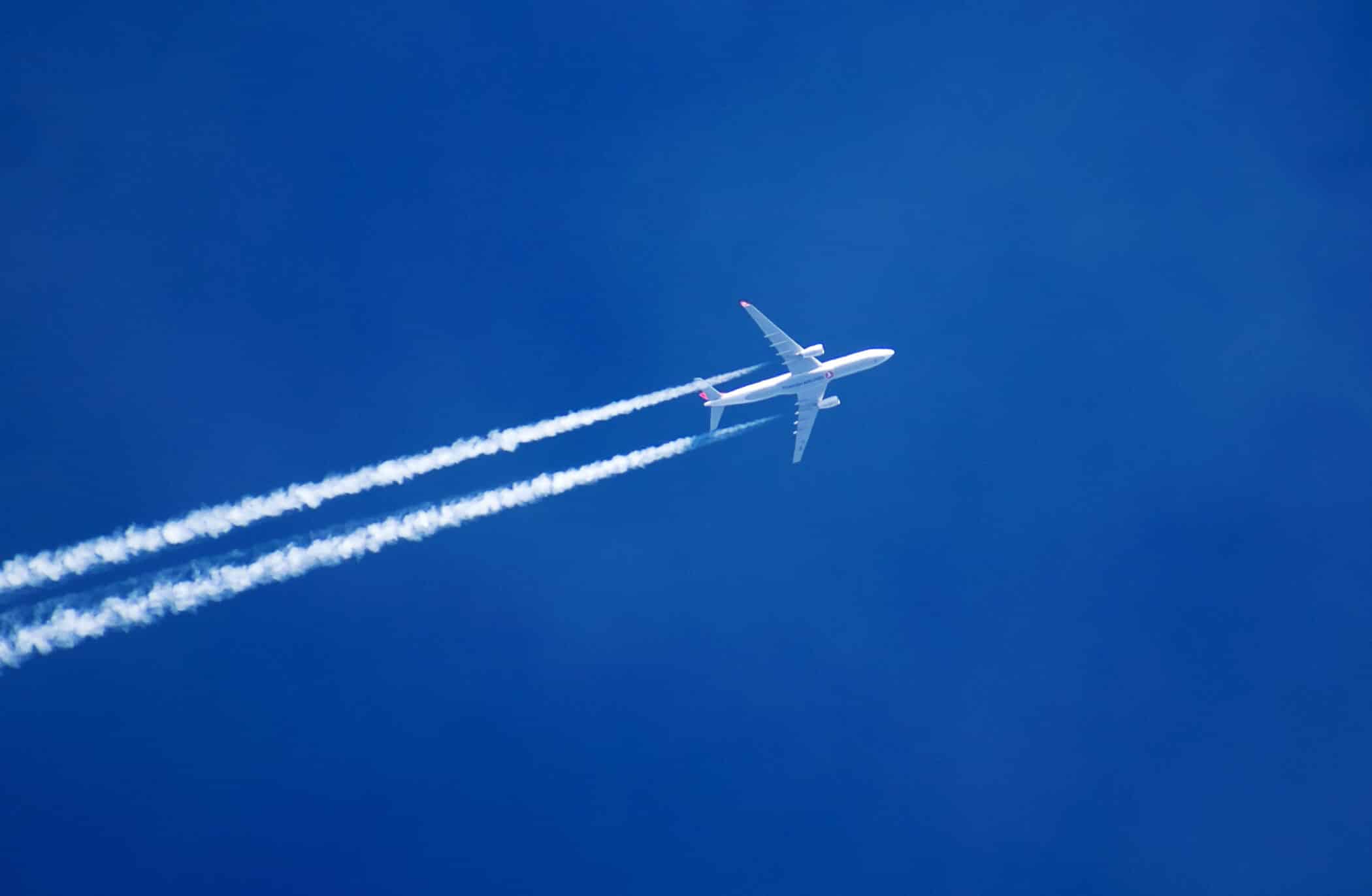 Google、AIによって飛行機の地球温暖化への影響を劇的に軽減できる可能性を報告