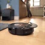 Roomba Combo j9 CleanBase Auto Fill Lifestyle ArmLifting