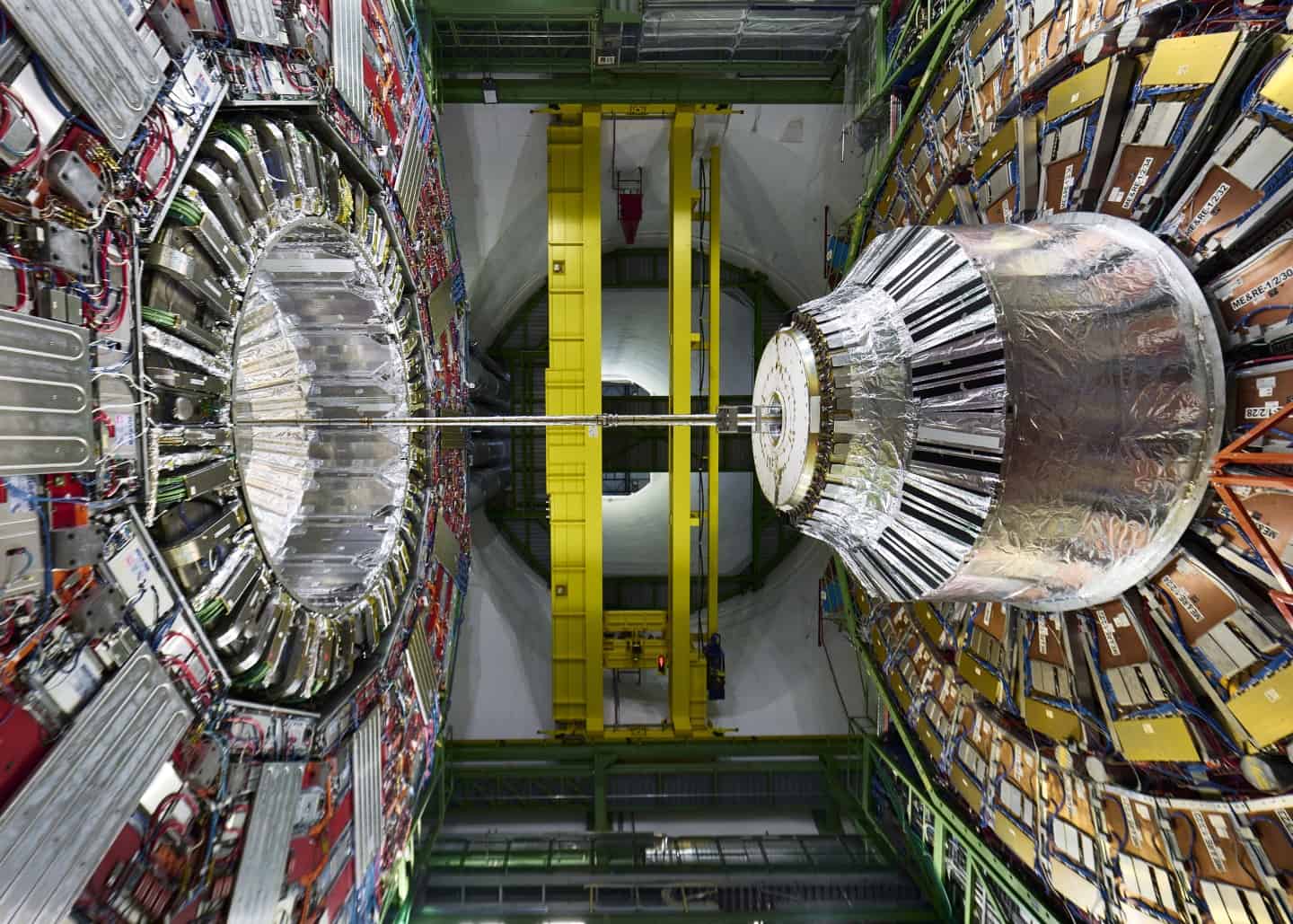 CERN、LHCが生成する1日1ペタバイトの膨大なデータ量に対応するためデータベースを刷新