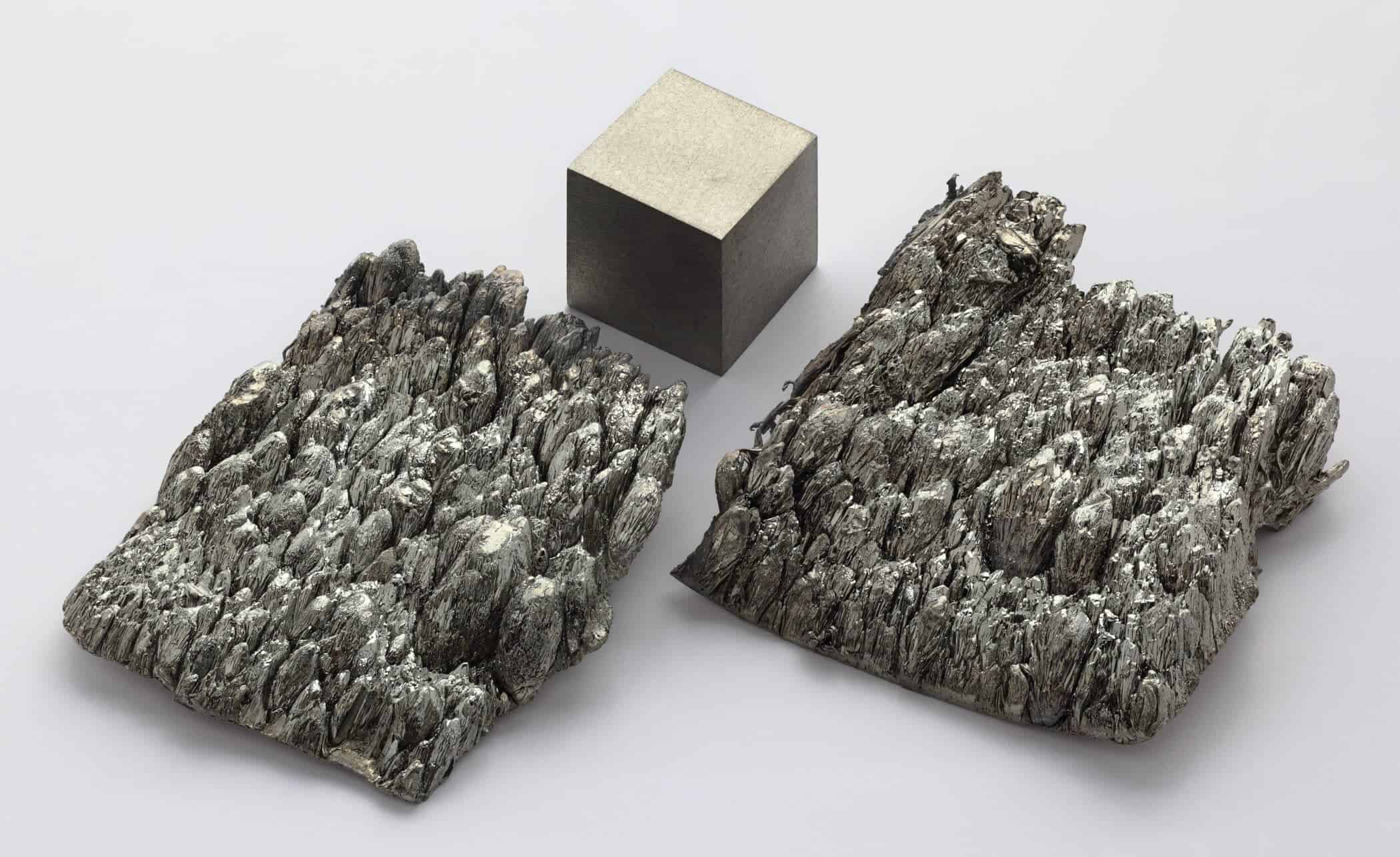 Scandium sublimed dendritic and 1cm3 cube