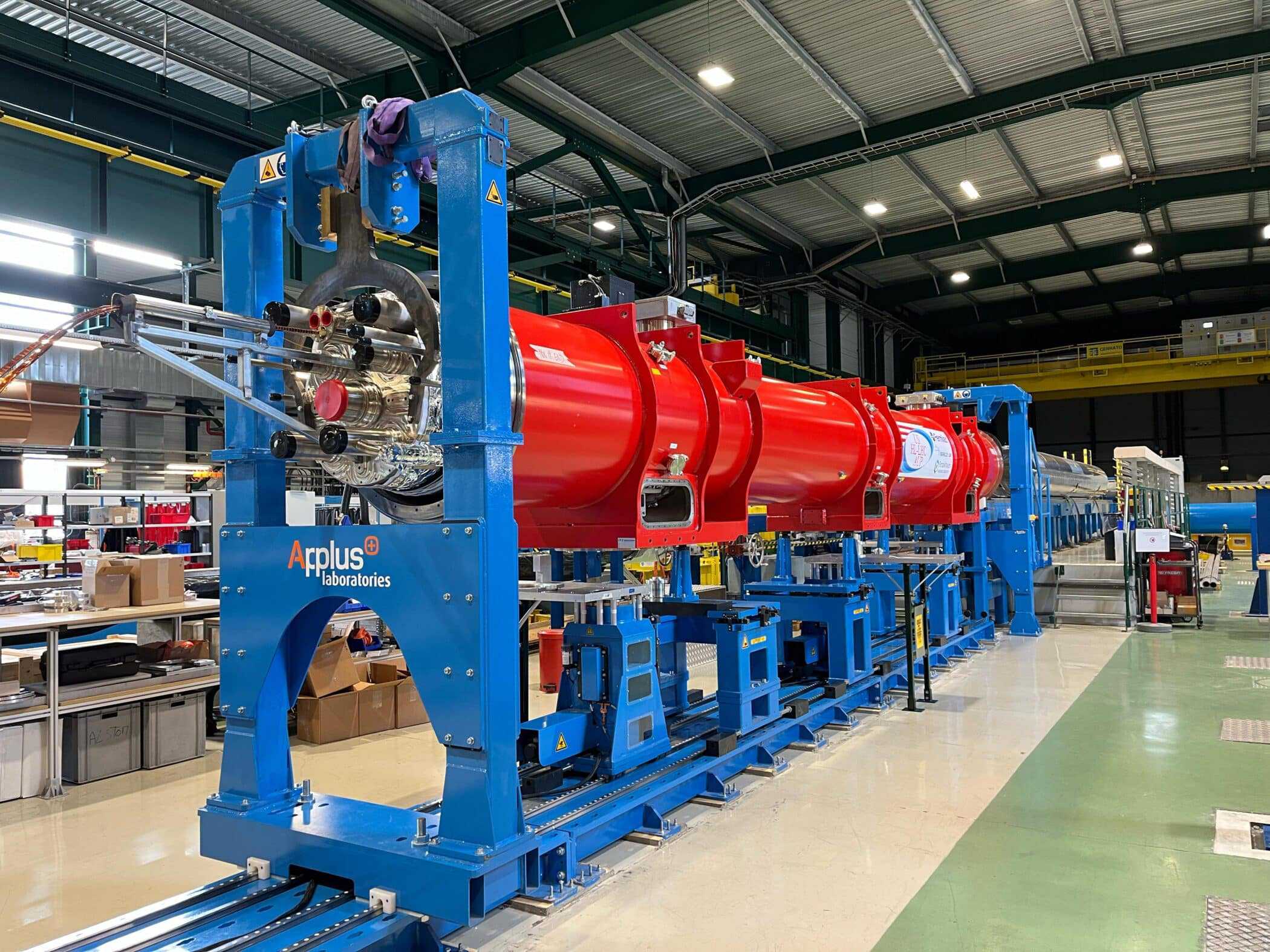 CERN、LHCの大規模アップグレードに向けて新型超電導磁石を設置