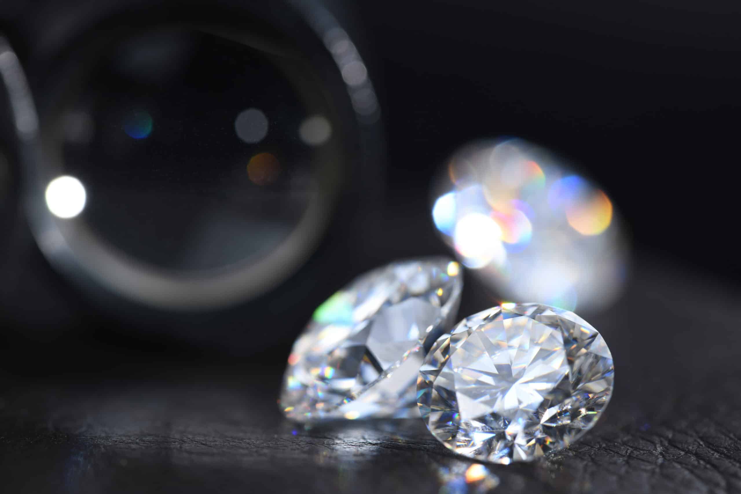ダイヤモンド・ナノメンブレンが電子部品の冷却効果を10倍に高め、5倍高速な充電を実現する